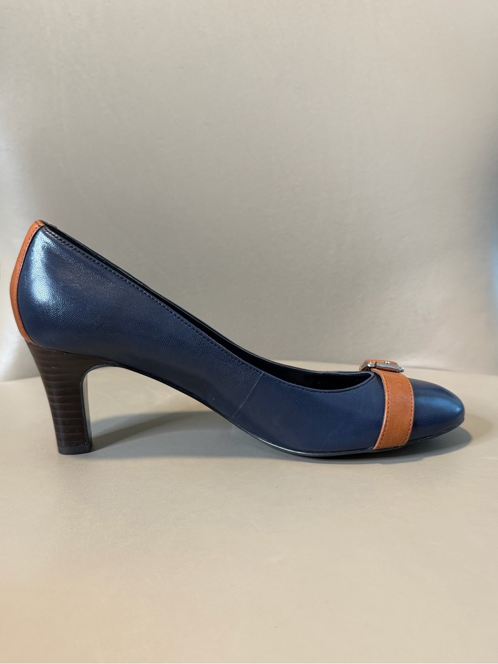 Lauren Ralph Lauren Saffron Navy Leather Round Toe Classic Pump. Size 9. - Picture 8 of 13